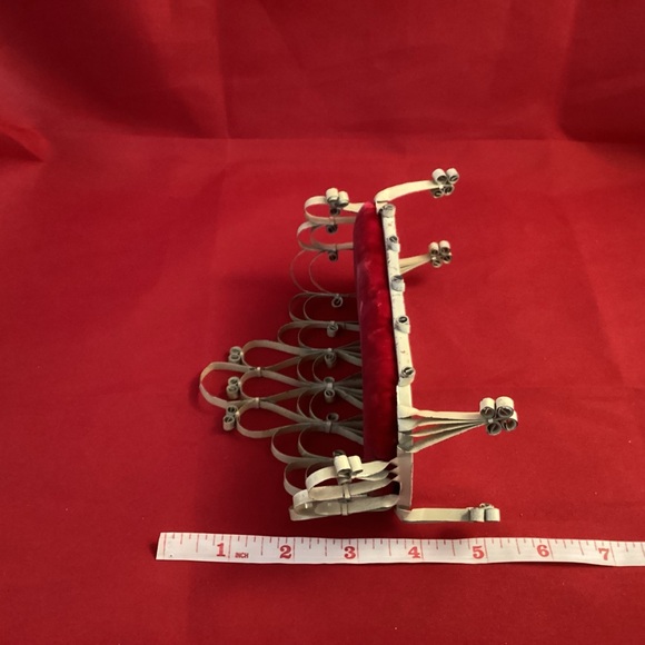 Vintage tin doll fourniture couch and chair set with red velvet cushions - Picture 7 of 10